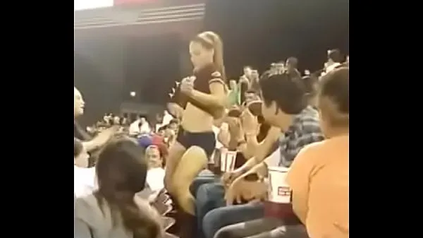 최신 Girl from Culiacan Dancing in Estadio Tomateros Culiacan 최고의 동영상