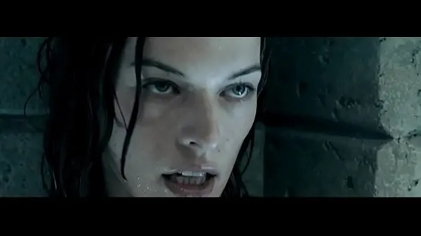 Milla Jovovich in Resident Evil in Apocalypse 2004أفضل مقاطع الفيديو الجديدة