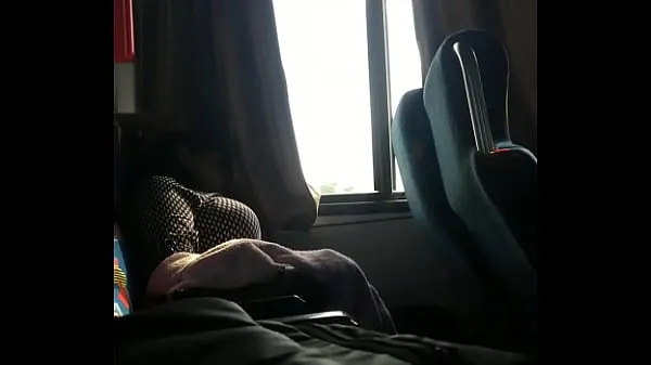 Φρέσκα Busty bounces tits on bus καλύτερα βίντεο