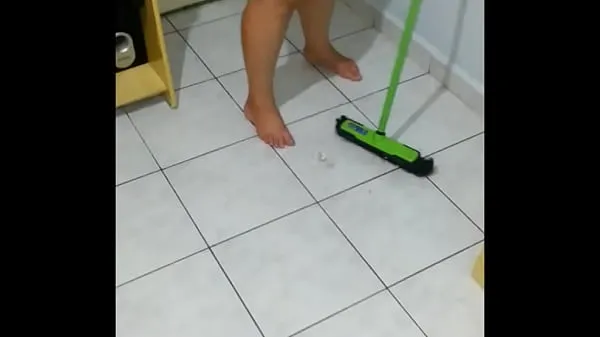 新鲜girlfriend tidying the room最佳视频