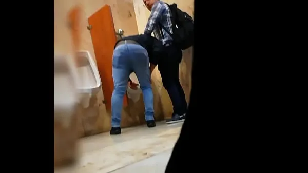 Mamada en baño publicoأفضل مقاطع الفيديو الجديدة