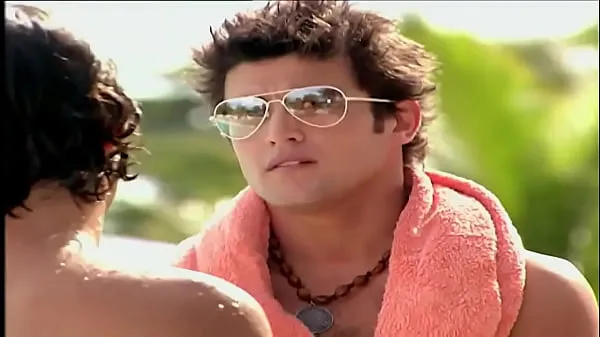 최신 Alexandre Slaviero in swim trunks in Malhação 2005 최고의 동영상