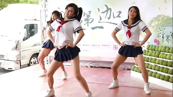 ใหม่ The classmate’s skirt was changed too short, and report to the training office after dancing วิดีโอที่ดีที่สุด