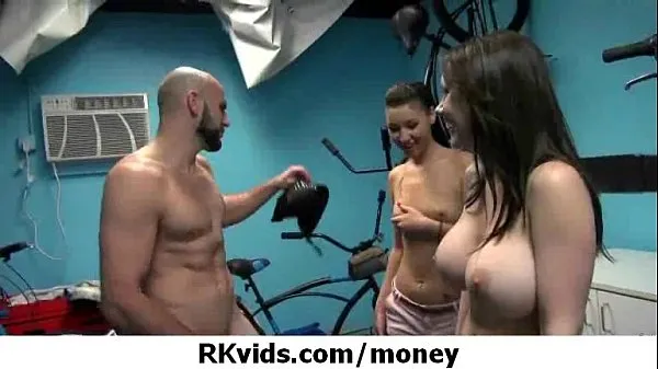 Frische Wunderschöne Teenager werden für Geld gefickt 43beste Videos