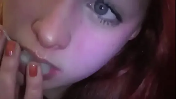 Ferske Married redhead playing with cum in her mouth beste videoer