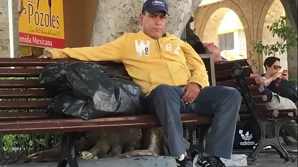 Friss Homeless man grabs his cock legjobb videók