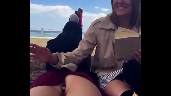 On the beach Video terbaik baru