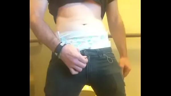 Nuovi Diaper Damien Michael Turner intraprende un'avventura clistere al collegevideo migliori