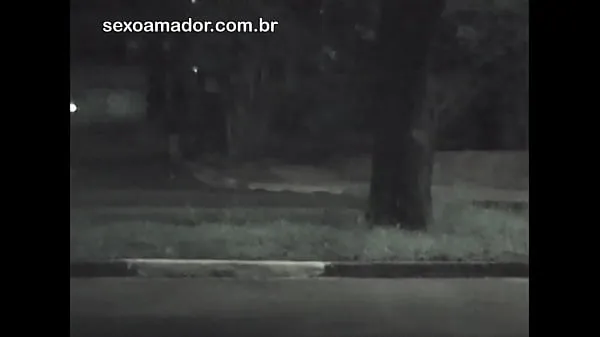 Frische Mann zeichnet Video der Prostituierten auf, die Punkt in der Allee von São Paulo - Brasilien machtbeste Videos