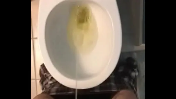 Sveži Peeing in a toilet najboljši videoposnetki