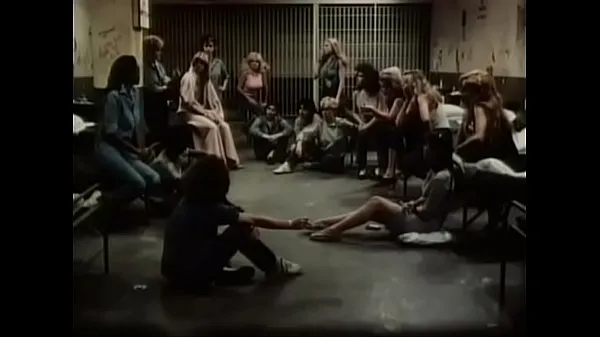 Chained Heat (título alternativo: Das Frauenlager na Alemanha Ocidental) é um filme de exploração alemão-americano de 1983 no gênero mulheres na prisão melhores vídeos recentes