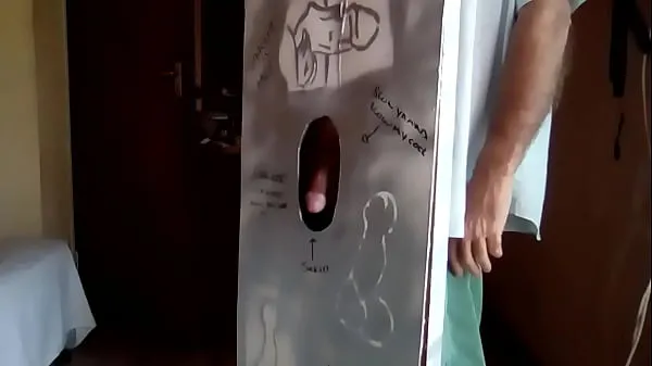 Nouvelles Ollie s'amuse avec Glory Hole avec un de mes copains meilleures vidéos