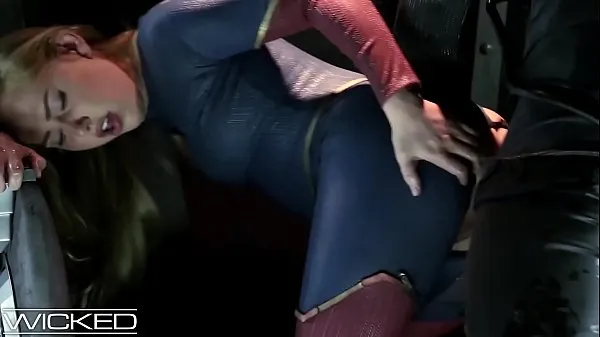 Nouvelles WickedParodies - Supergirl séduit Braniac dans le sexe anal meilleures vidéos