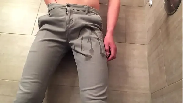 Świeże Twink pees on pants and cums najlepsze filmy