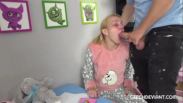 Frische Blondine in Babykleidung wird gerammtbeste Videos