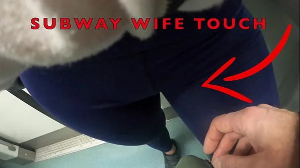 Sveži My Wife Let Older Unknown Man to Touch her Pussy Lips Over her Spandex Leggings in Subway najboljši videoposnetki
