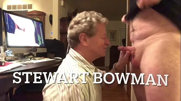 Another man comes to Stewart Neal Bowman's home to get his cock sucked to orgasm as many thousands of men have here beforeأفضل مقاطع الفيديو الجديدة