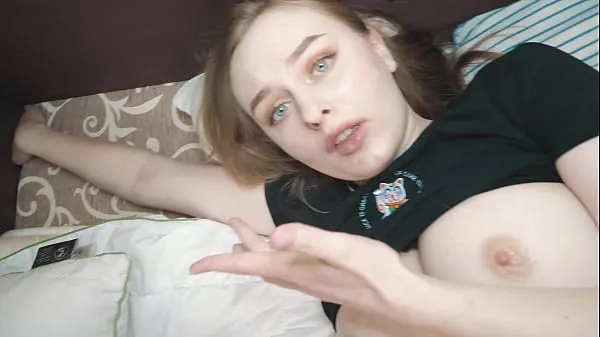 Sveži StepDaughter stuck in the bed and I decided to fuck her najboljši videoposnetki