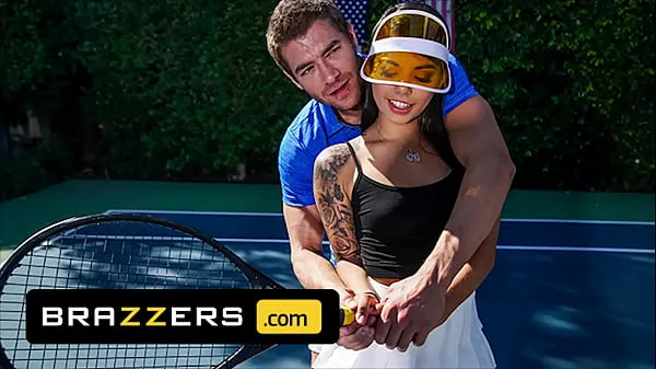 Fresh Xander Corvus) Massages (Gina Valentinas) Foot To Ease Her Pain They End Up Fucking - Brazzers best Videos