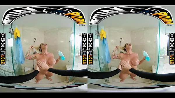 Taze Busty Blonde MILF Robbin Banx Seduces Step Son In Shower en iyi Videolar