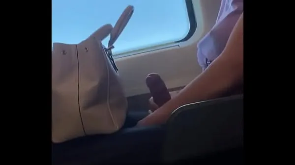 Nieuwe Shemale jacks off in public transportation (Sofia Rabello beste video's