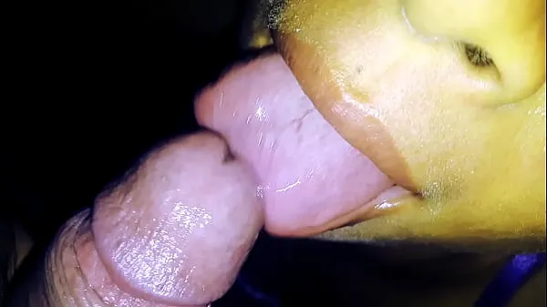 Ferske Hot Mexican gives cock blowjob and receives cum discharge in her sexy little mouth beste videoer