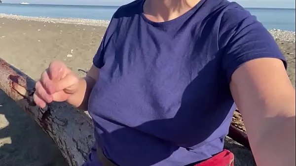 Se orinó en una playa pública. Y oriné en el baño y luego comencé a tirarme . Compilación de orina. Meando al aire libre. meando afuera mejores vídeos nuevos