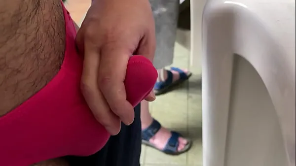 Nové A GUY GIVE ME A HANDJOB AND I MAKE A HUGE LOAD IN PUBLIC TOILET najlepšie videá