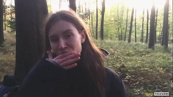 Nuovi Giovane timida ragazza russa fa un pompino in una foresta tedesca e ingoia sperma in POV (primo porno fatto in casa dall'archivio di famiglia). in casavideo migliori