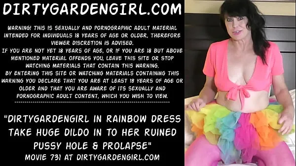 Φρέσκα Dirtygardengirl in rainbow dress take huge dildo in to her ruined pussy hole & prolapse καλύτερα βίντεο