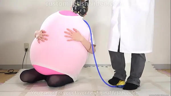 Nouvelles Femme effrayée par la peur après avoir fait éclater un ballon gonflé meilleures vidéos