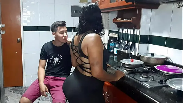 My stepmother gets horny in the kitchen. what a rich pussy it has Video terbaik baru