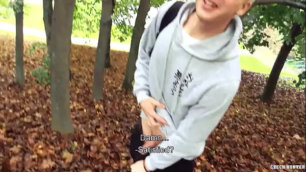 Frische Twink Blonde auf dem Heimweg, als er auf einen Typen trifft, der will, dass sein Schwanz gefickt und gleichzeitig bezahlt wird - BigStrbeste Videos