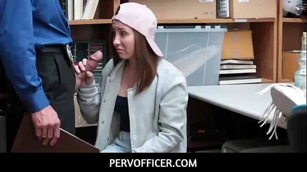 PervOfficer - Cute Teen Hayden Hennessy Caught Shoplifting melhores vídeos recentes
