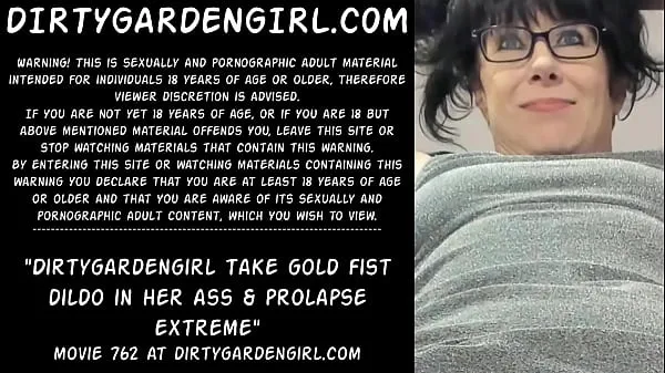 Taze Dirtygardengirl take gold fist dildo in her ass & prolapse extreme en iyi Videolar