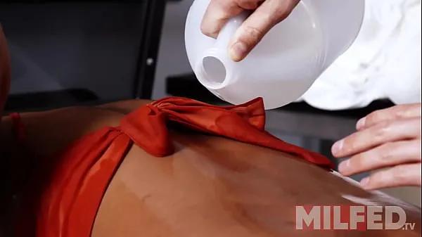Touching my Girlfriend's Black sMom Stuck in the Washing Machine - MILFED Video terbaik baru