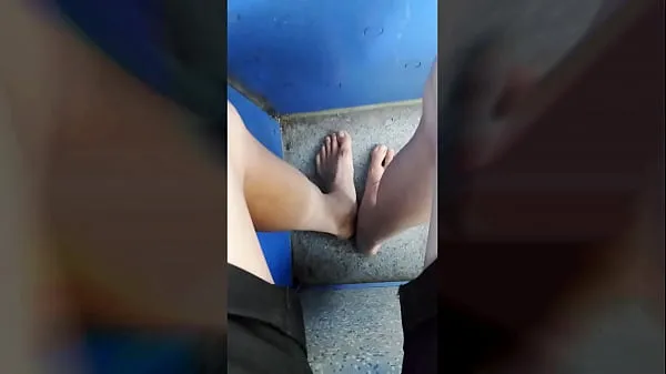 新鲜Twink walking barefoot on the road and still no shoe in a tram to the city最佳视频