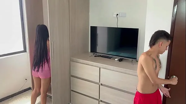 Nuovi La mia bellissima sorellastra cerca dei vestiti nell'armadio e io ne approfitto per leccarmi quel delizioso culovideo migliori