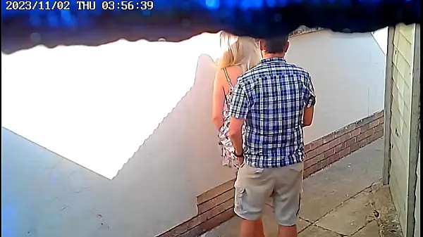 Frische Mutiges Paar beim öffentlichen Ficken vor CCTV-Kamera erwischtbeste Videos