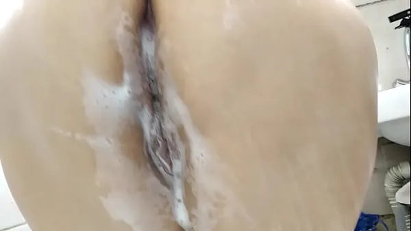 Friss Charming mature Russian cocksucker takes a shower and her husband's sperm on her boobs legjobb videók