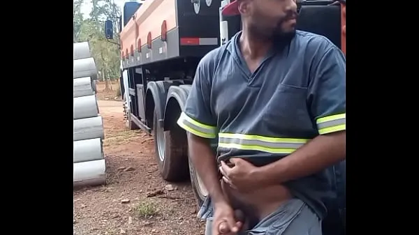 Worker Masturbating on Construction Site Hidden Behind the Company Truck Video terbaik baharu