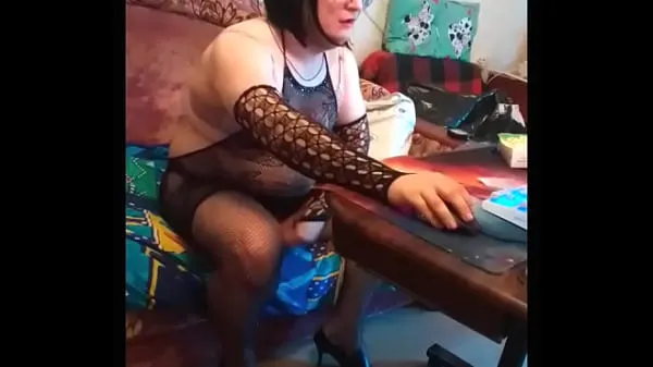 Brunette shemale jerks off cock while watching anime mejores vídeos nuevos